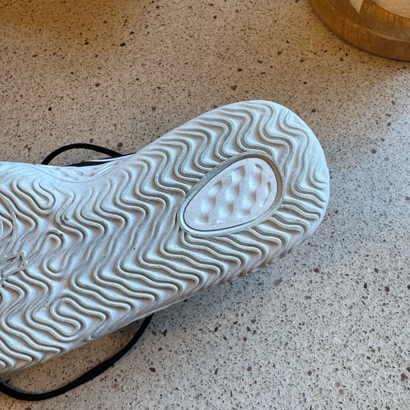 Youth Nike KD Trey 5 V111 Basketball Shoes. - Picture 7 of 11